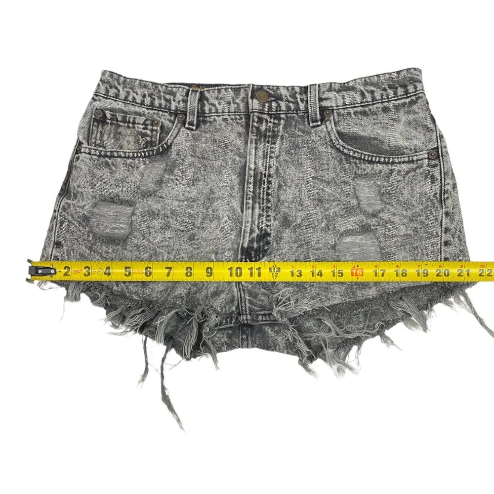 Levi's Shorts Cut Offs High Rise Black Acid Wash Distressed Raw Hem - Picture 6 of 10